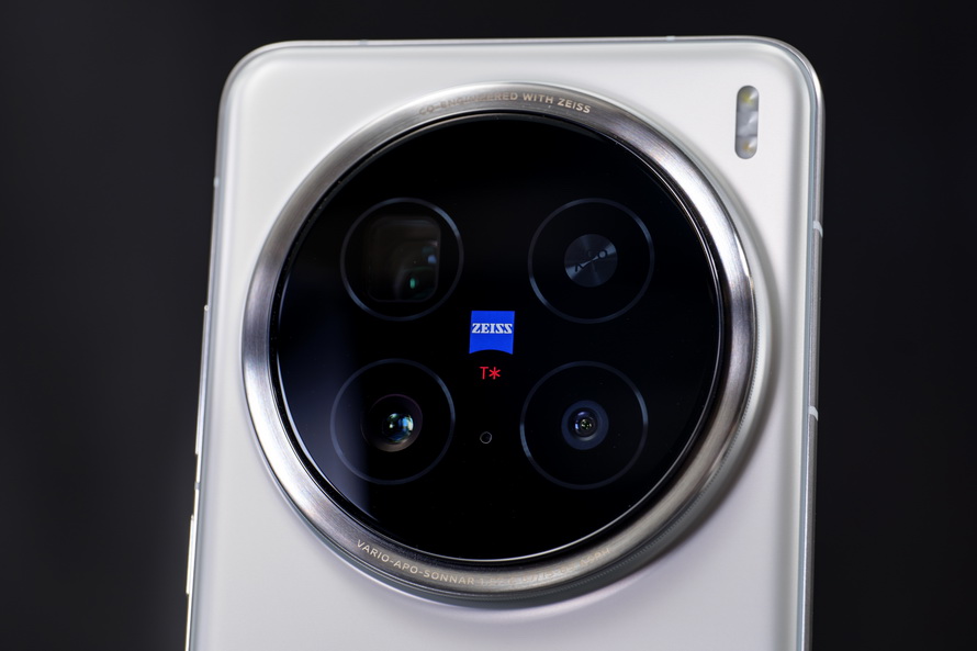 Close-up of the Vivo X200 Pro’s Zeiss-engineered circular camera module, featuring a professional-grade multi-lens system.