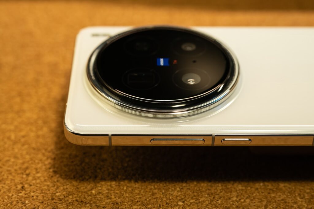 Close-up of the vivo X200 Pro’s circular rear camera module with Zeiss branding, showcasing its premium build.