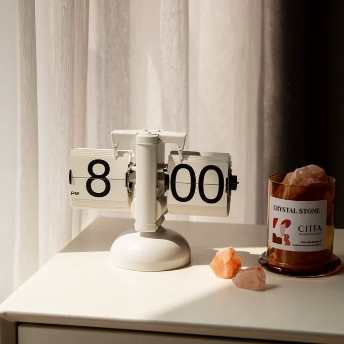 A detailed view of the silent mechanical flip clock, highlighting its retro aesthetic and smooth page-turning design.