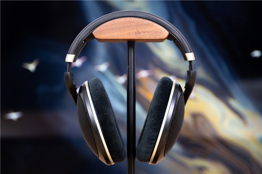 Sennheiser HD 505 headphones displayed on a wooden stand, emphasizing the lightweight 237-gram build and the open-back ear cups with velour padding, set against a gradient background.